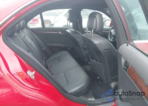 2009 Mercedes-Benz C 300 Sport 4Matic z USA, uszkodzony, nr VIN WDDGF81X39R055032